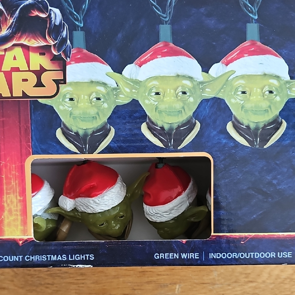 NWT: Star Wars Yoda Wearing A Santa Hat String Of 10 Lights 🎄